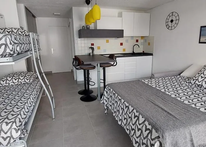 Charme Du Cap D'agde Apartamento *